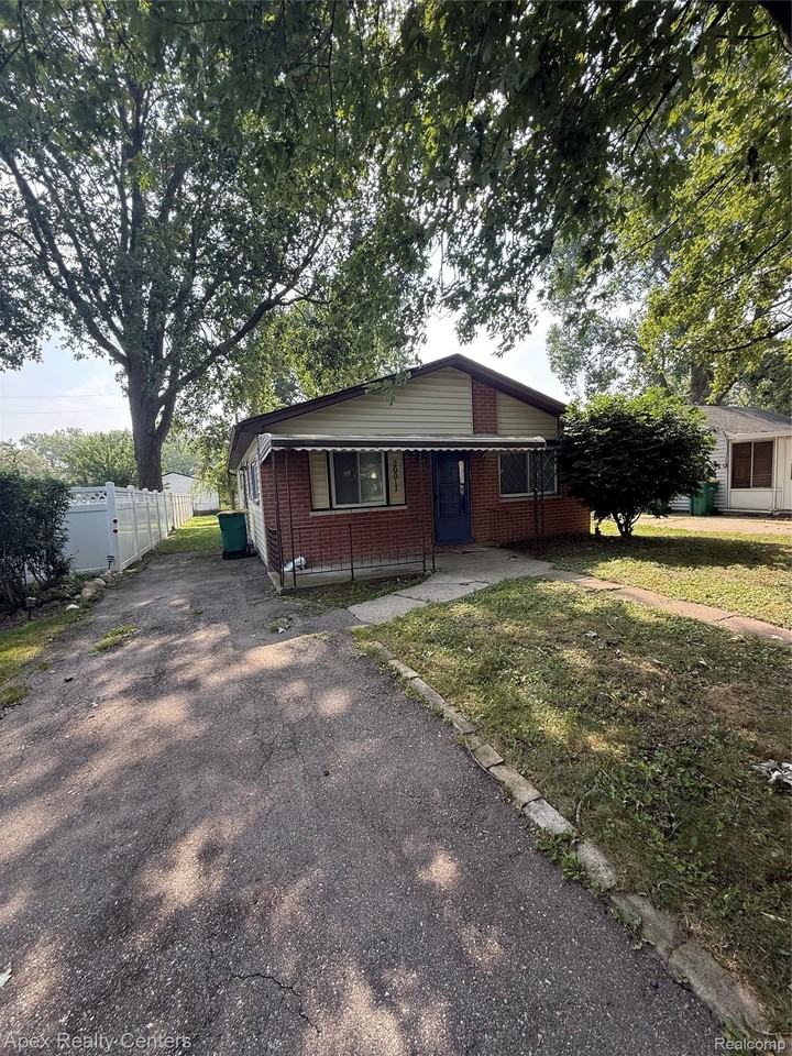 20017 Cornell Ave - Photo 2 of 13