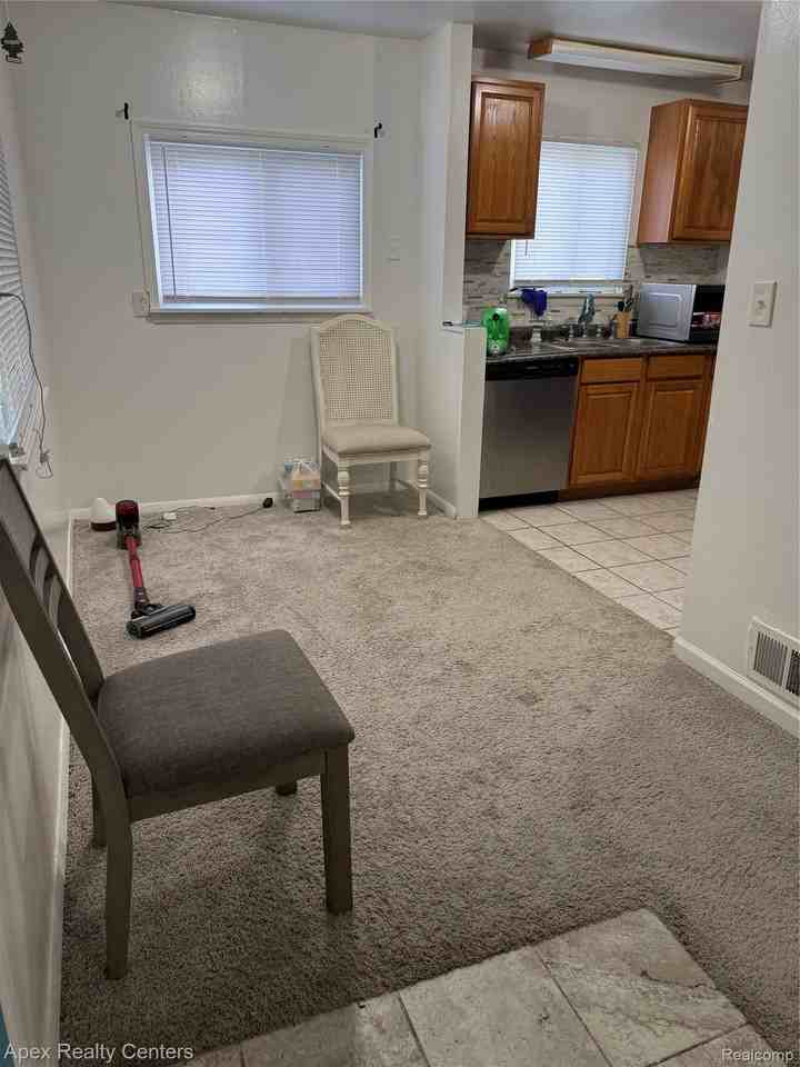 20017 Cornell Ave - Photo 4 of 13