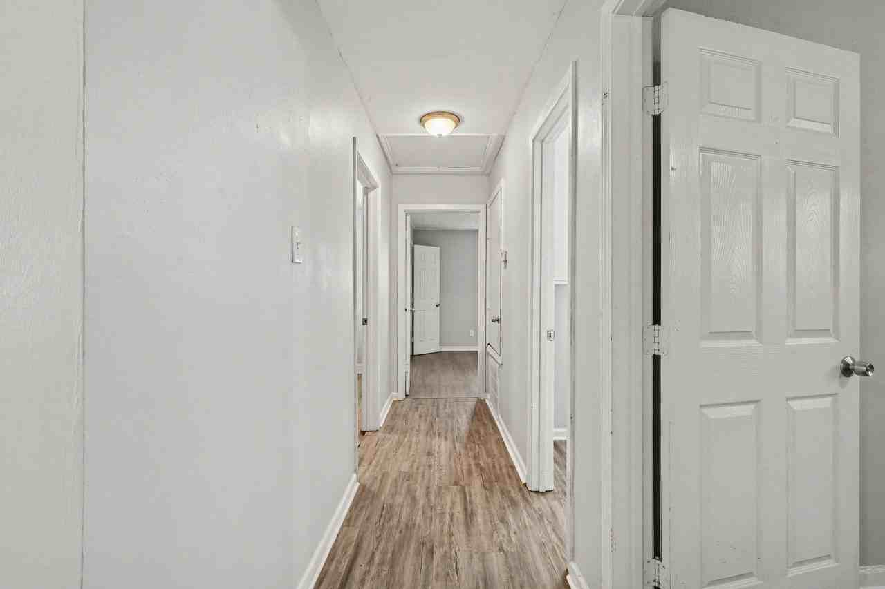 8807 Barton St - Photo 3 of 18