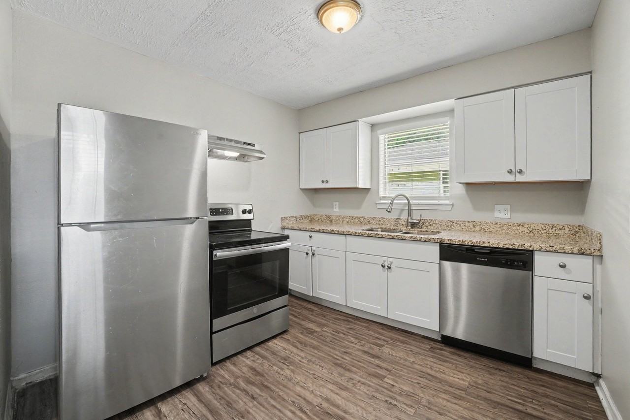 8807 Barton St - Photo 6 of 18