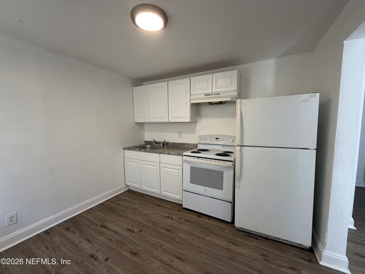 232 Chelsea St #B2 - Photo 2 of 10