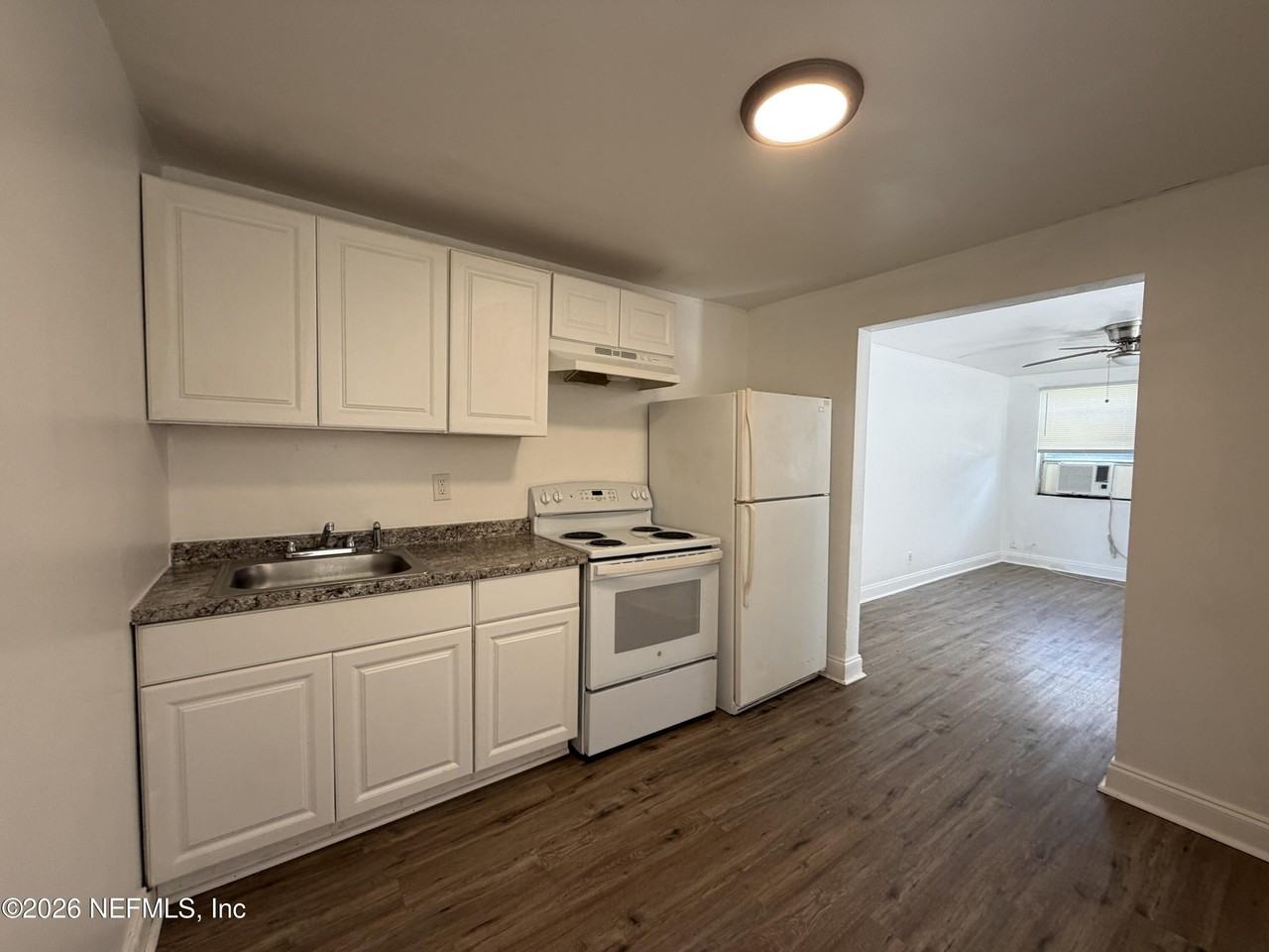 232 Chelsea St #B2 - Photo 3 of 10