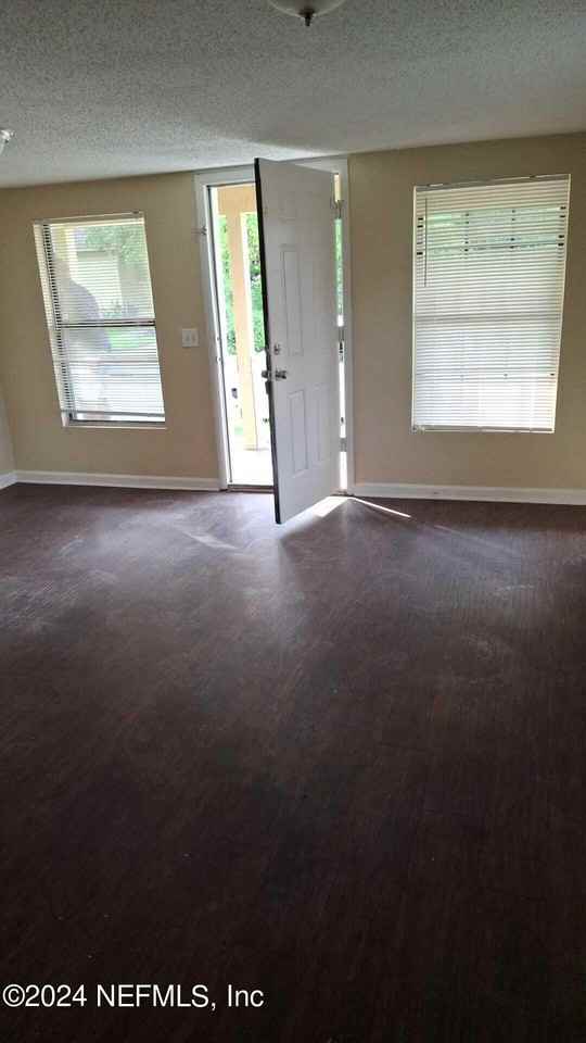 718 Lynton St - Photo 2 of 12