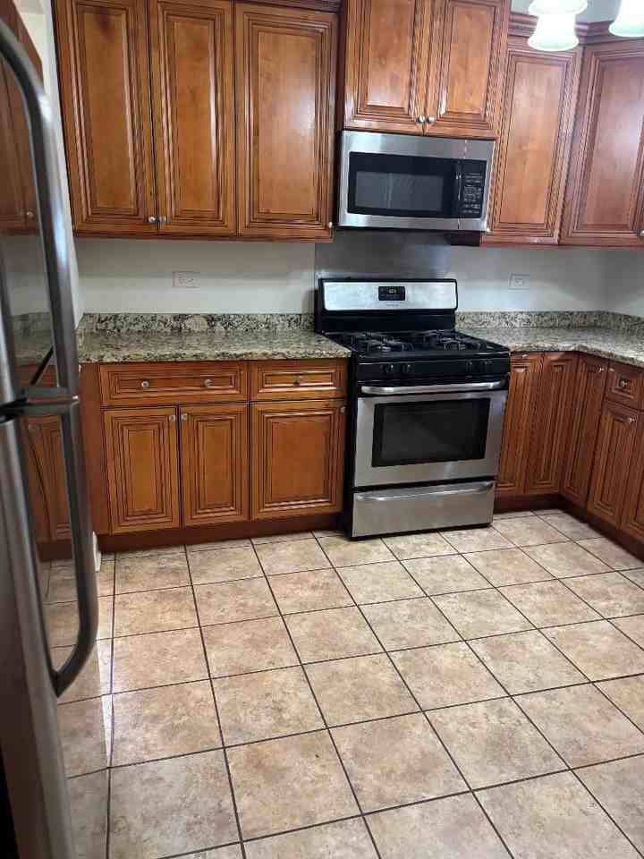 1801 S Lombard Ave ##1 - Photo 3 of 6