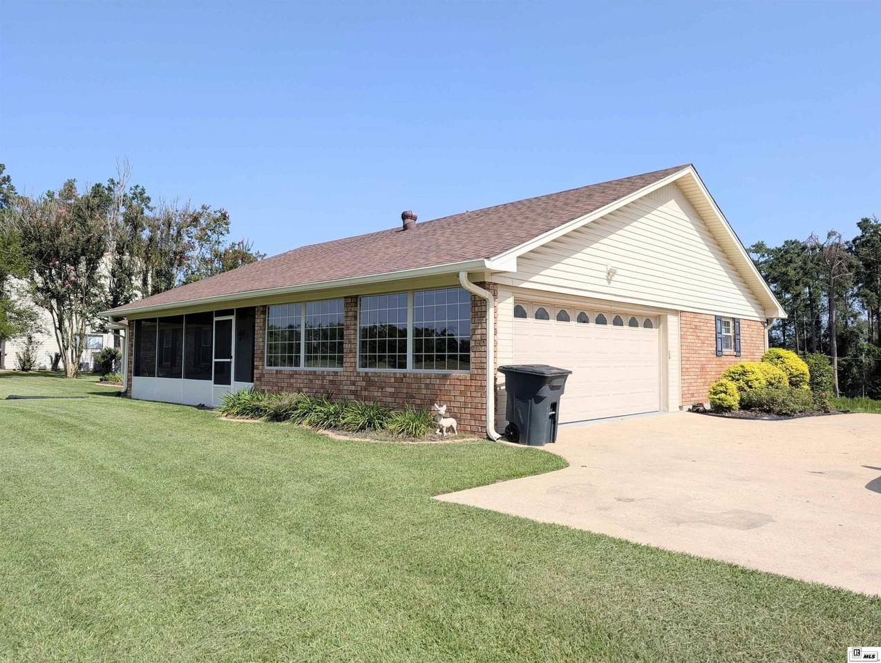 516 Pine Hills Dr - Photo 3 of 25