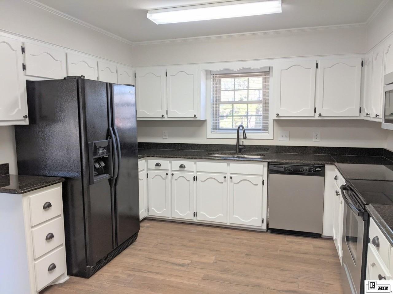 516 Pine Hills Dr - Photo 4 of 25