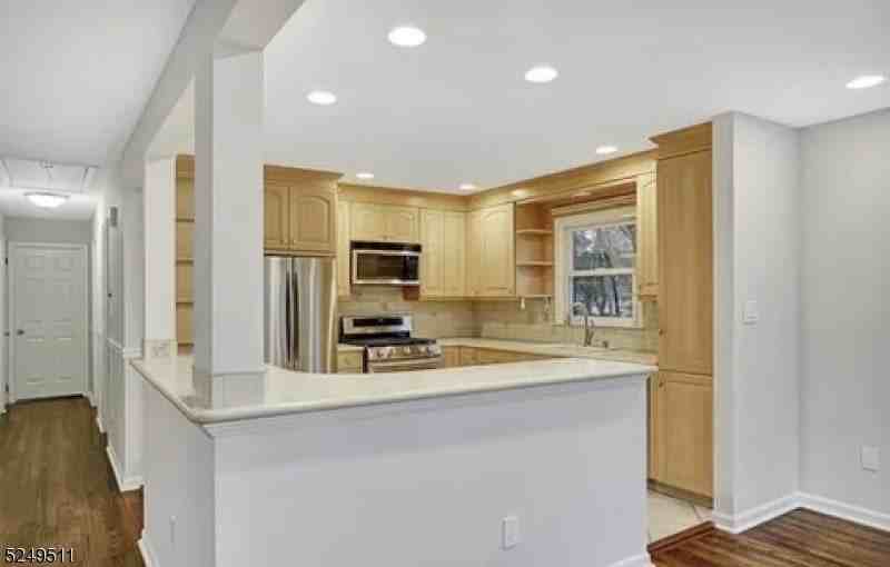 10 Cedar St - Photo 5 of 13