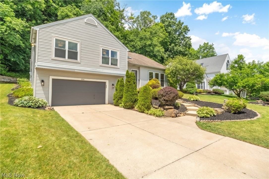 1216 Waldo Way - Photo 2 of 34