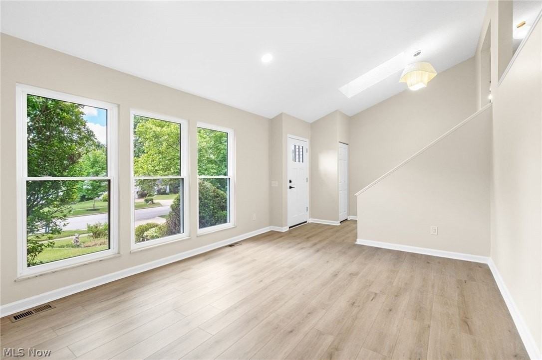 1216 Waldo Way - Photo 4 of 34