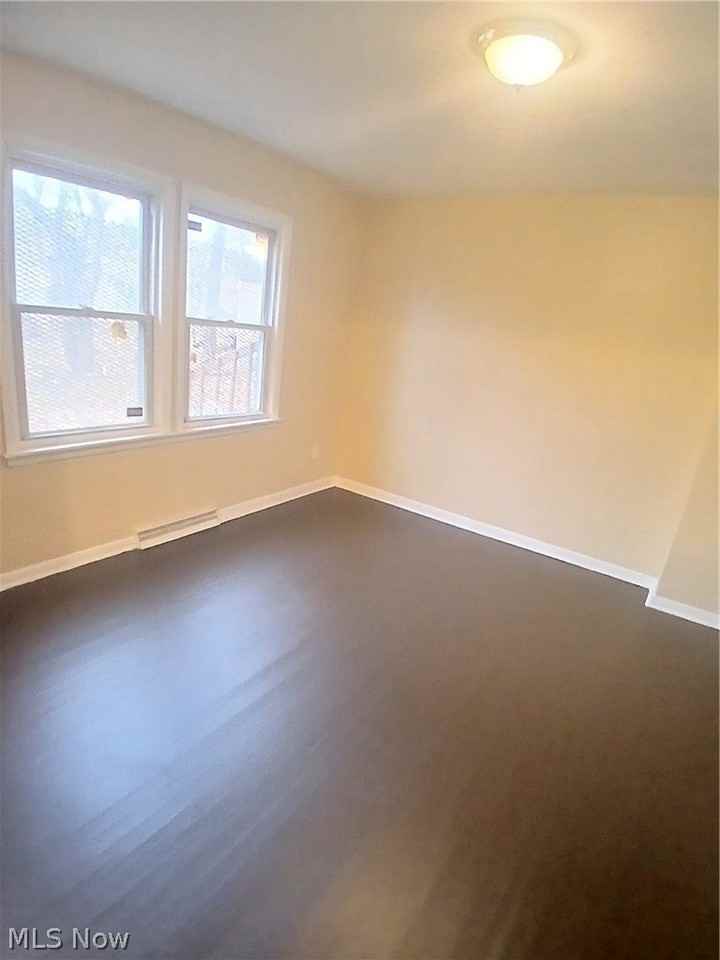 21 Zents Ave - Photo 4 of 15