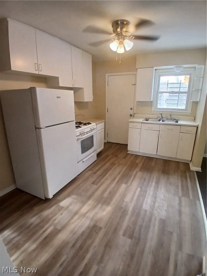 21 Zents Ave - Photo 6 of 15