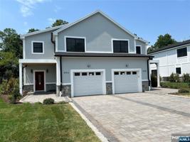 featured image of 411A Clinton Ave