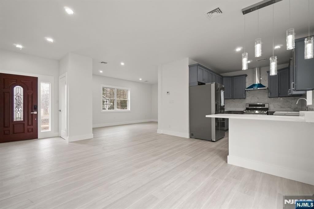 411A Clinton Ave - Photo 4 of 30