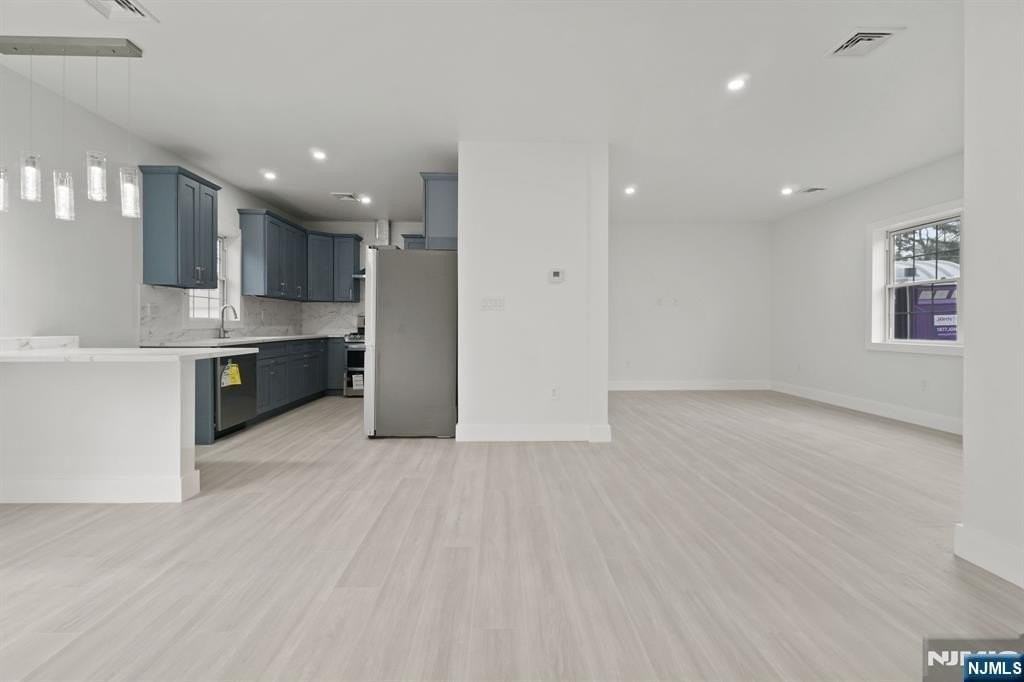411A Clinton Ave - Photo 6 of 30