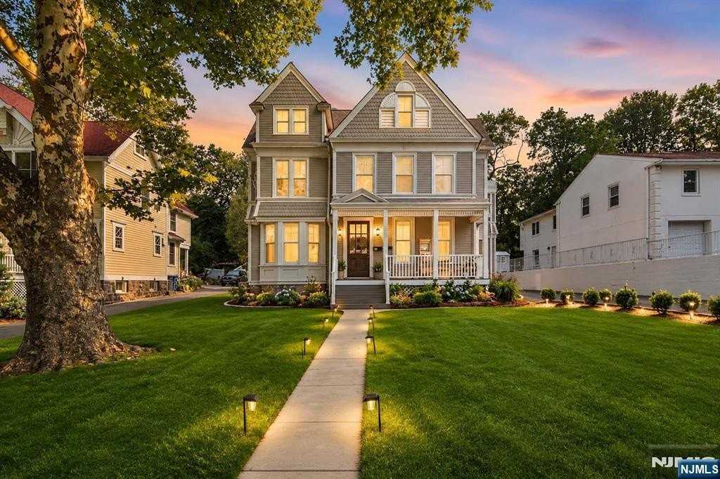 67 E Clinton Ave #A