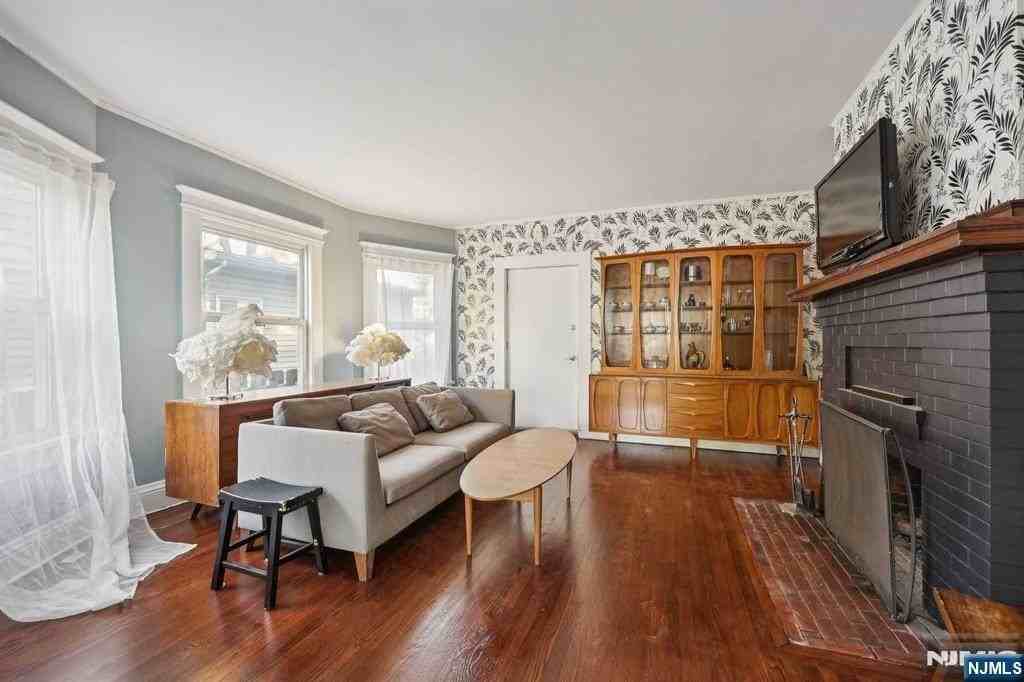 17 Oxford St #1 - Photo 4 of 16