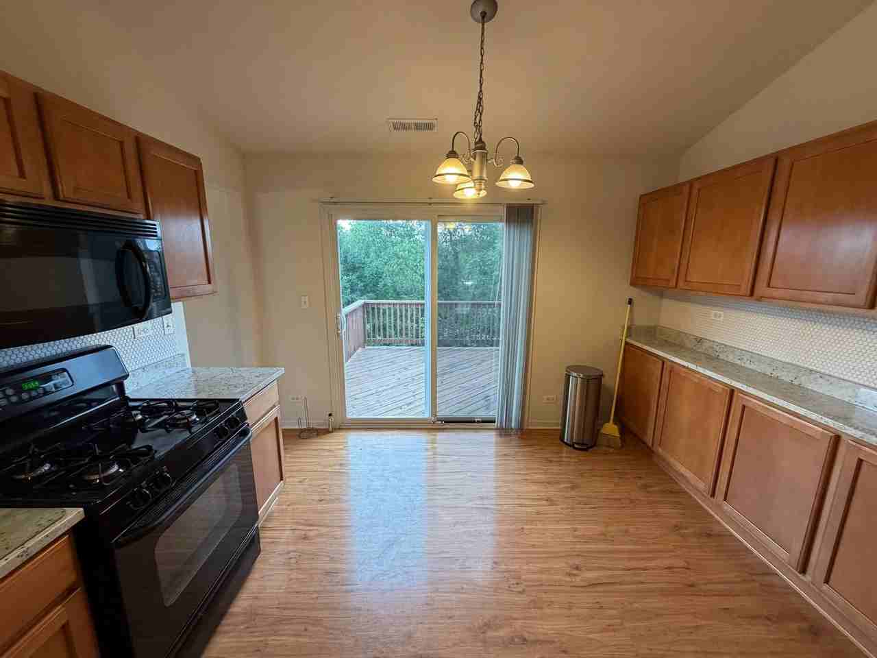 465 Metropolitan St - Photo 3 of 15