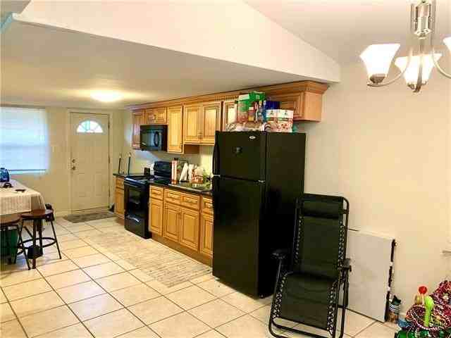 3501 Calhoun St #B - Photo 3 of 10
