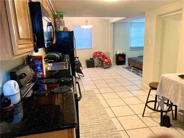 3501 Calhoun St #B - Photo 4 of 10