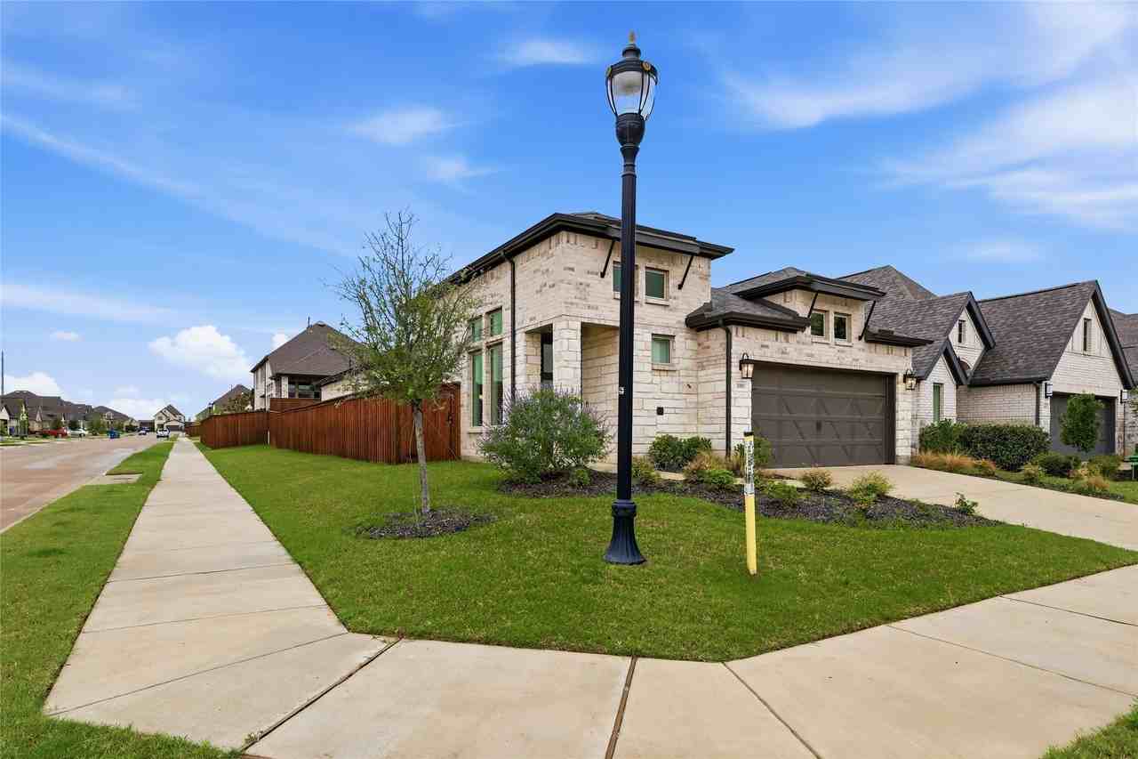 3101 Bell Flower Dr - Photo 4 of 36