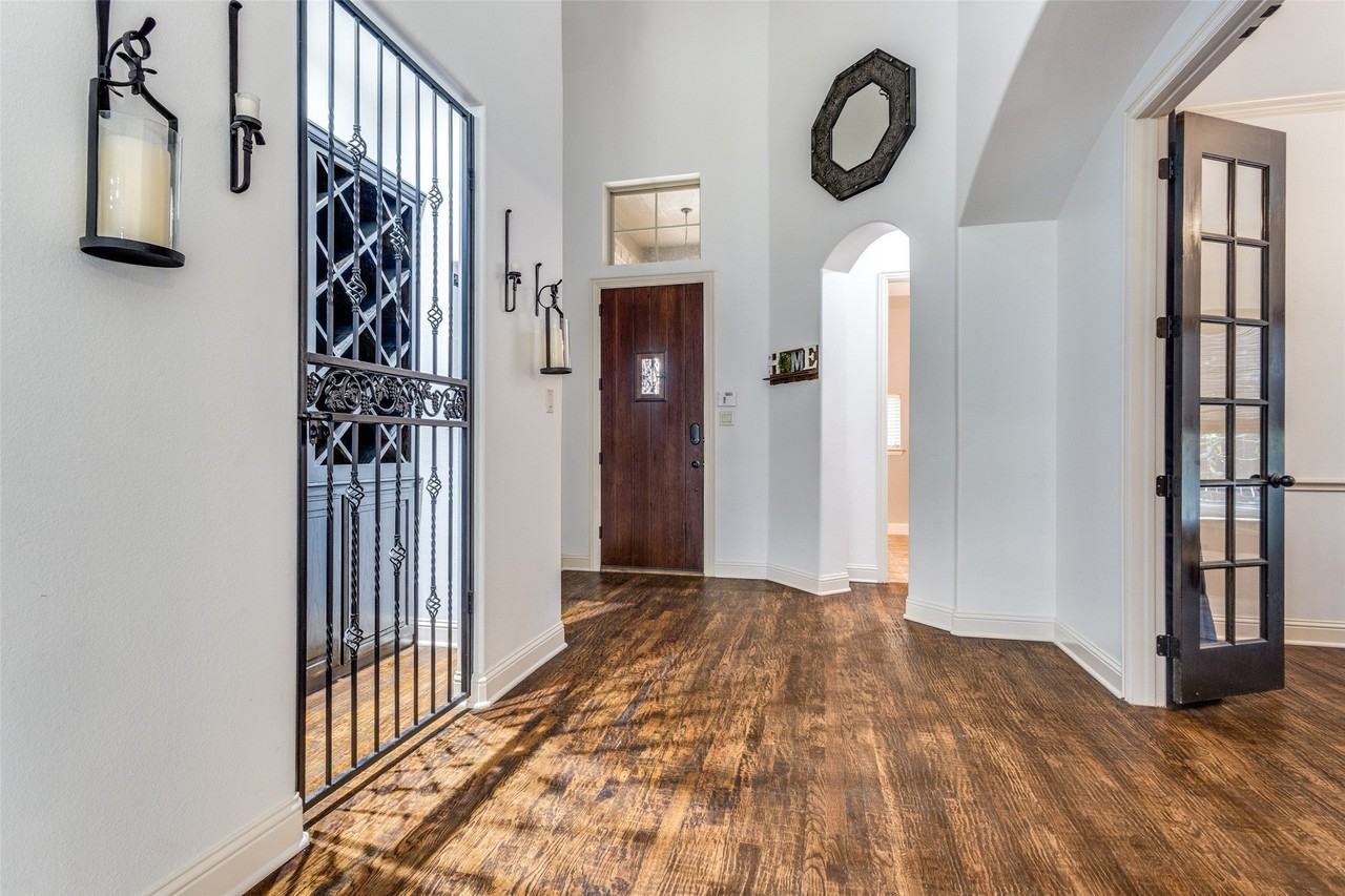 1436 Foster St - Photo 4 of 29