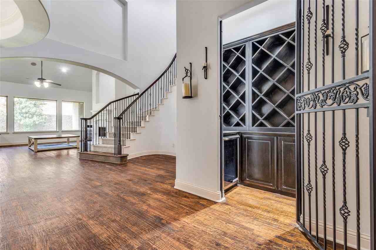 1436 Foster St - Photo 5 of 29