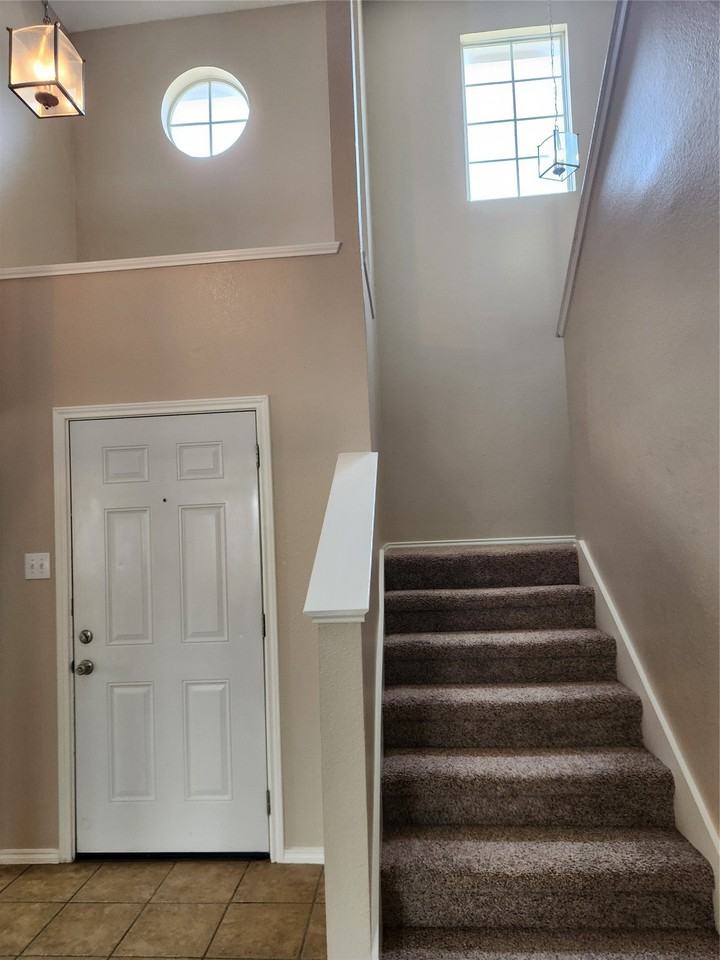 9704 Thomas Jefferson Dr - Photo 2 of 12