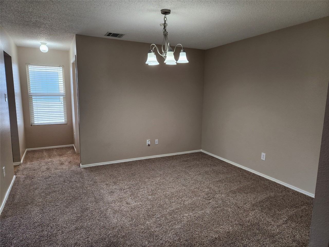 9704 Thomas Jefferson Dr - Photo 4 of 12