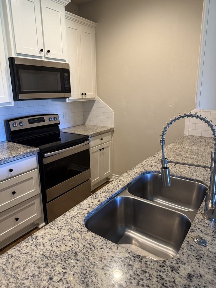 5670 Shadowbend Cir W #1 - Photo 4 of 28