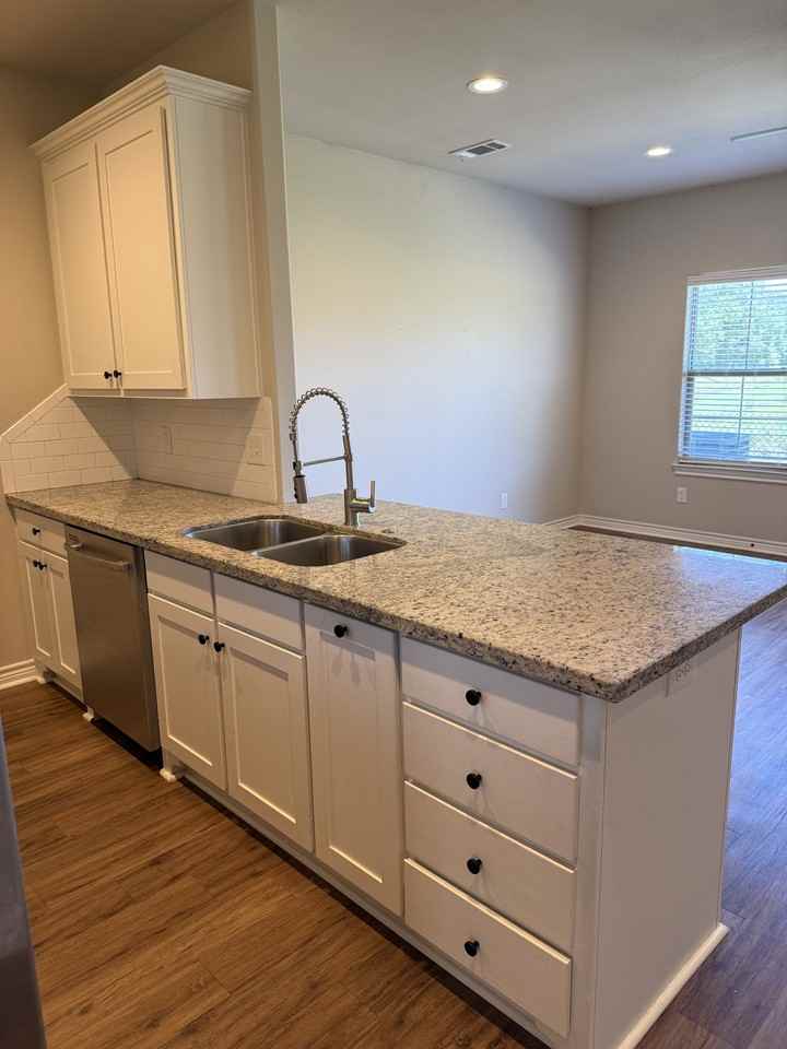 5670 Shadowbend Cir W #1 - Photo 7 of 28
