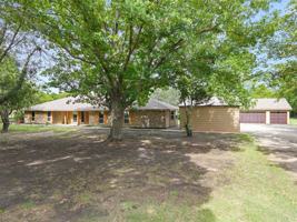 featured image of 390 Holly Ln