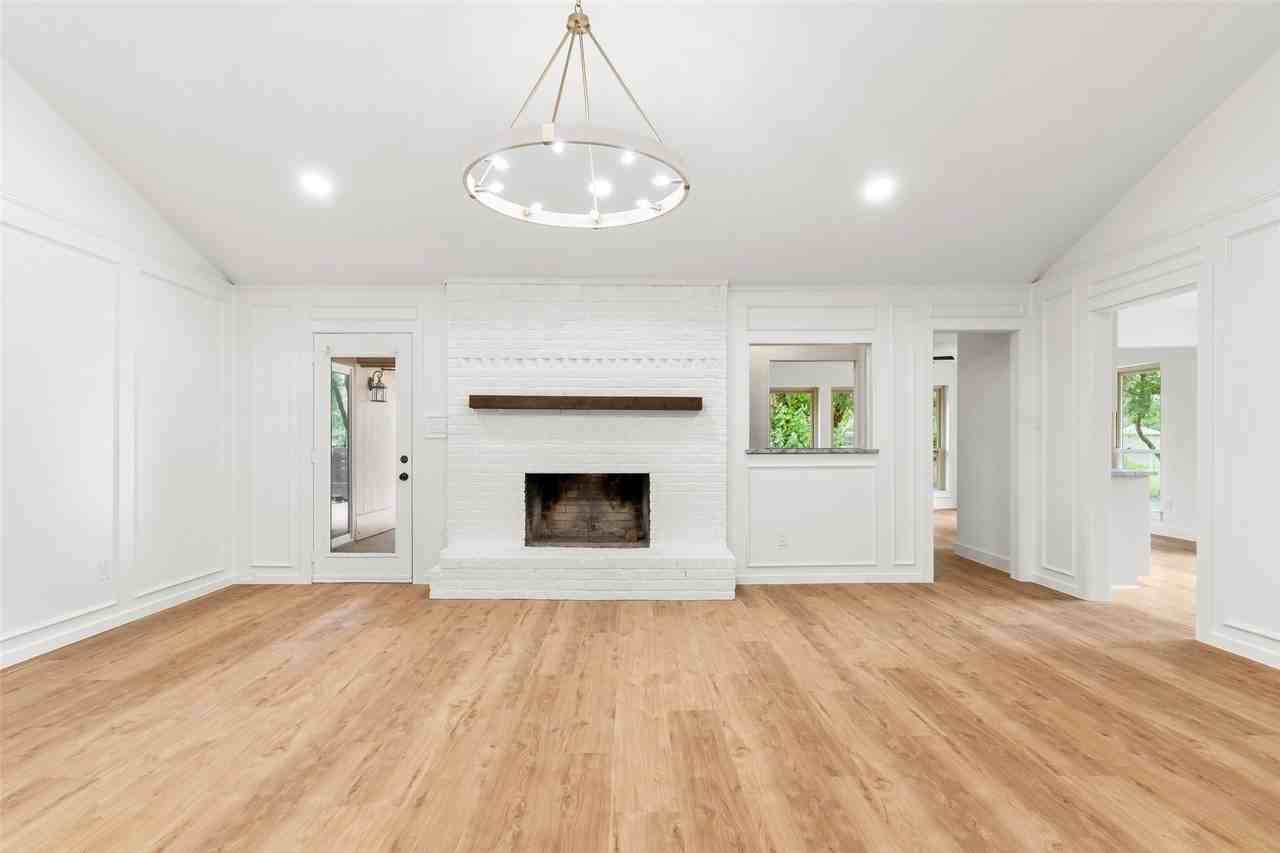 390 Holly Ln - Photo 3 of 40