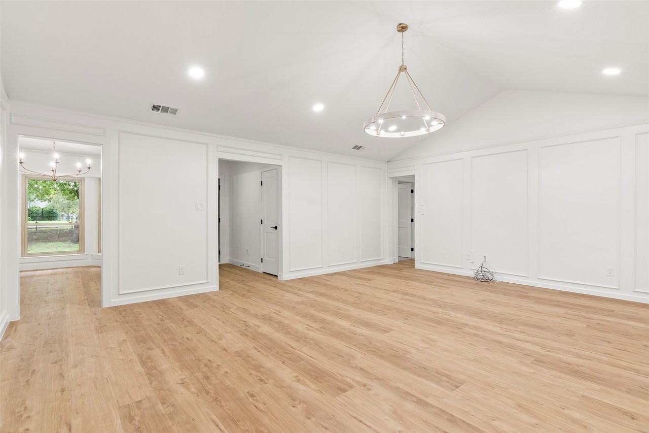 390 Holly Ln - Photo 6 of 40