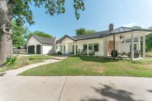 131 Lakeway Ln - Photo 1 of 1