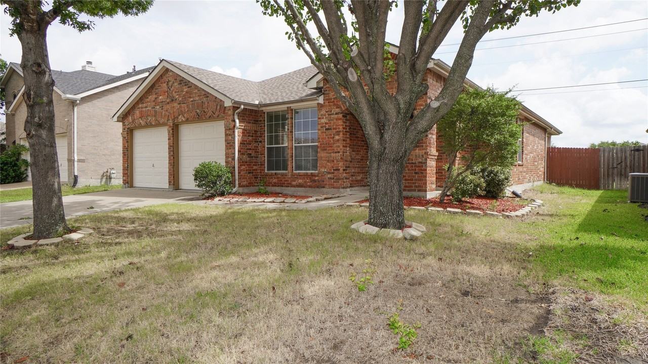 106 Starlight Dr - Photo 2 of 24