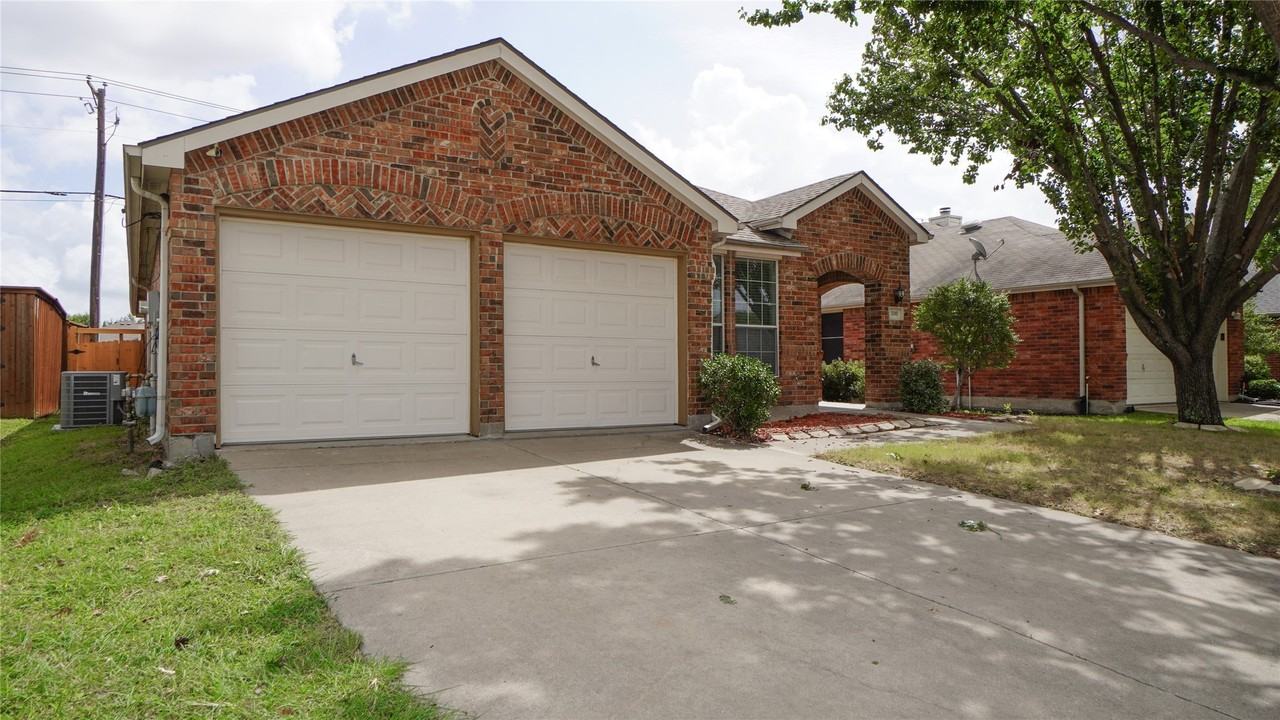 106 Starlight Dr - Photo 3 of 24