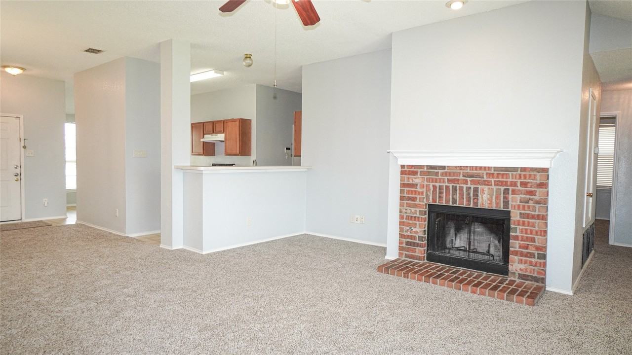 106 Starlight Dr - Photo 5 of 24