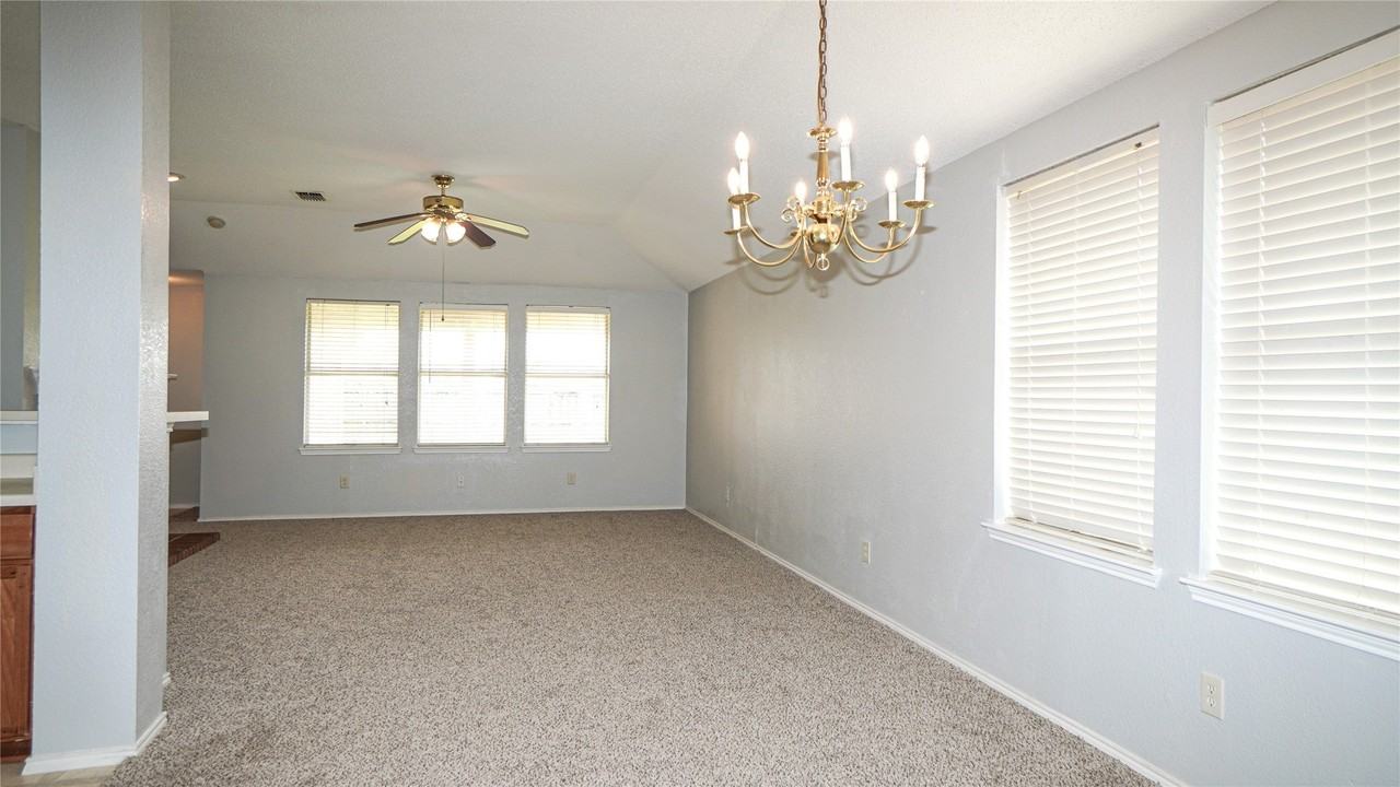 106 Starlight Dr - Photo 6 of 24