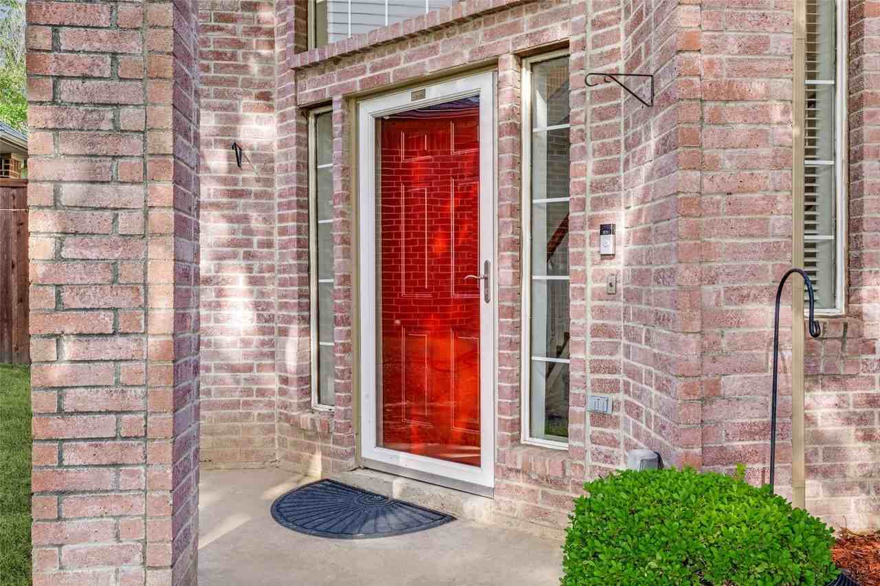 2505 Lakeshore Dr - Photo 2 of 28
