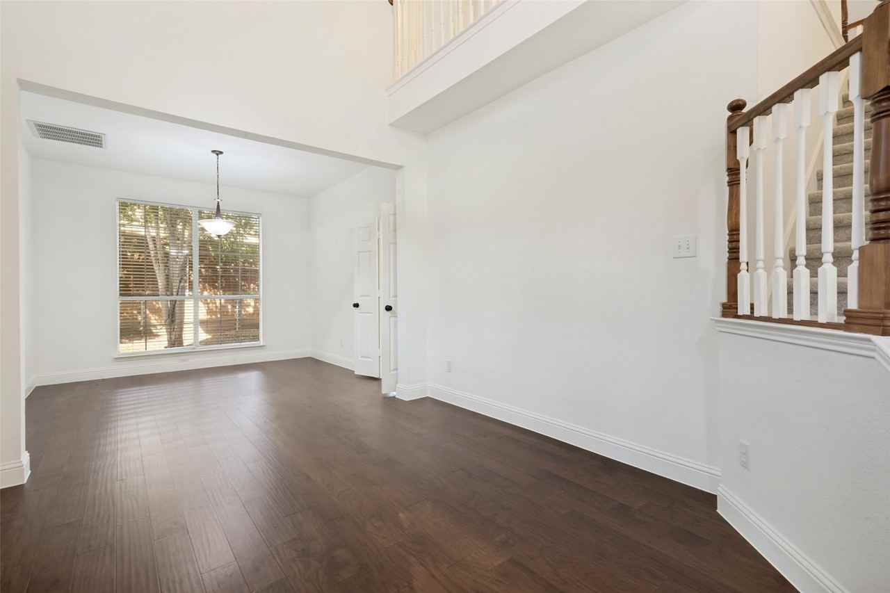 2505 Lakeshore Dr - Photo 4 of 28