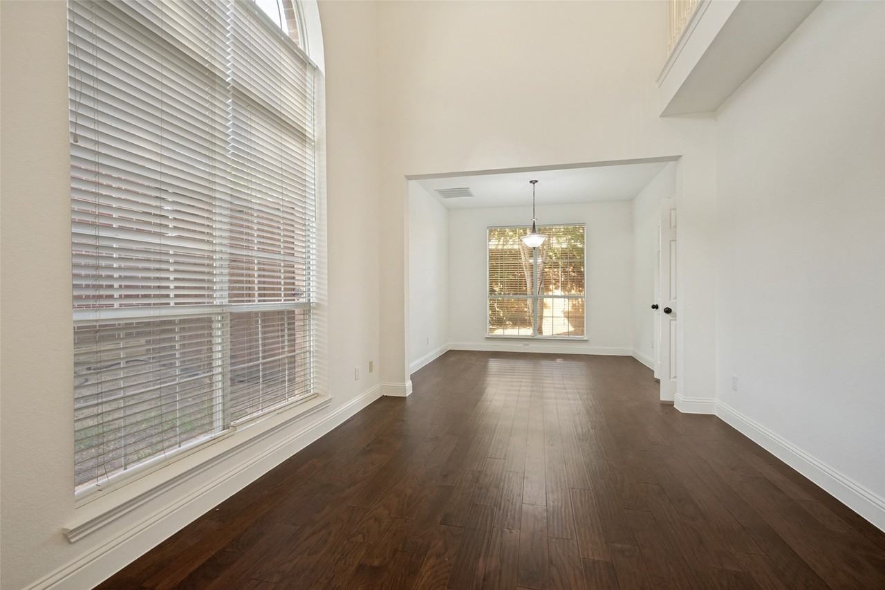 2505 Lakeshore Dr - Photo 5 of 28