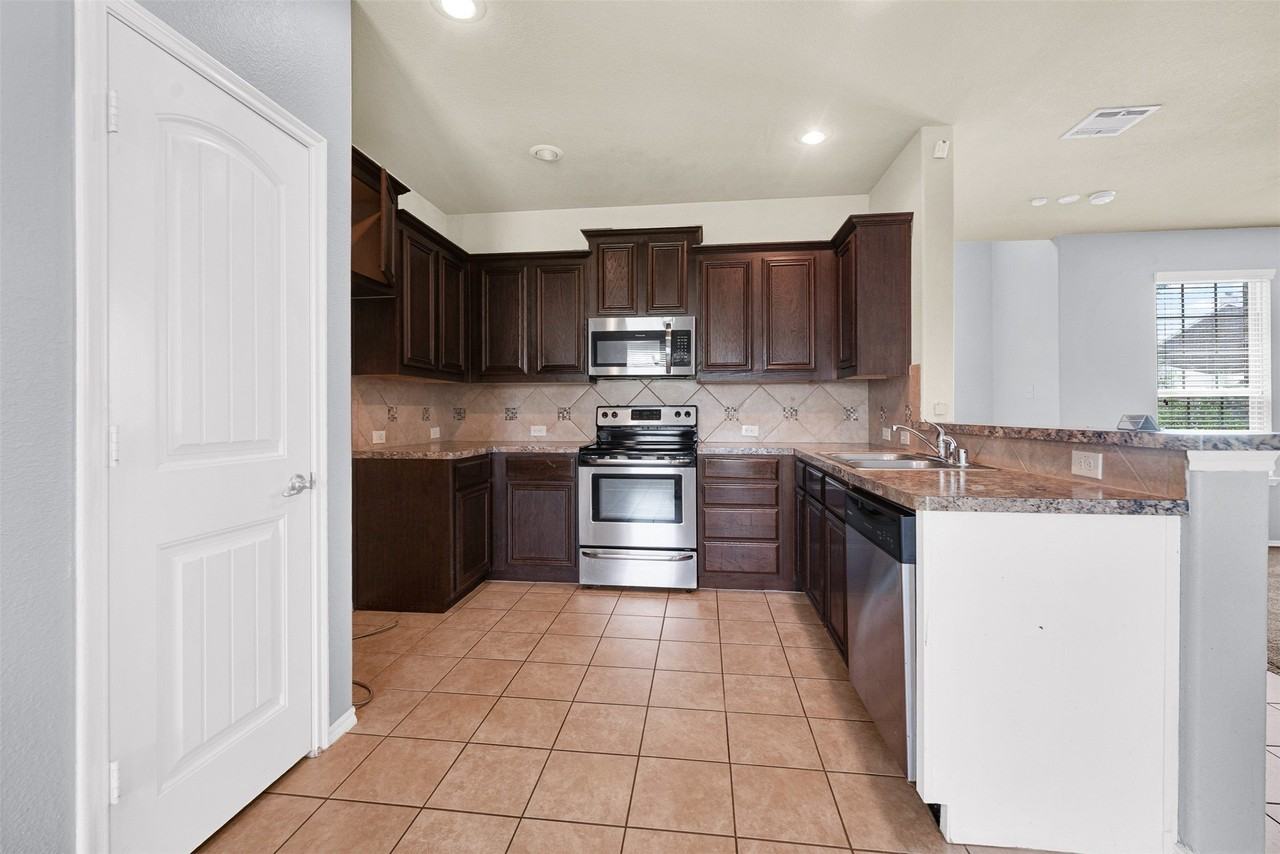 1300 Land Oak Rd - Photo 5 of 23