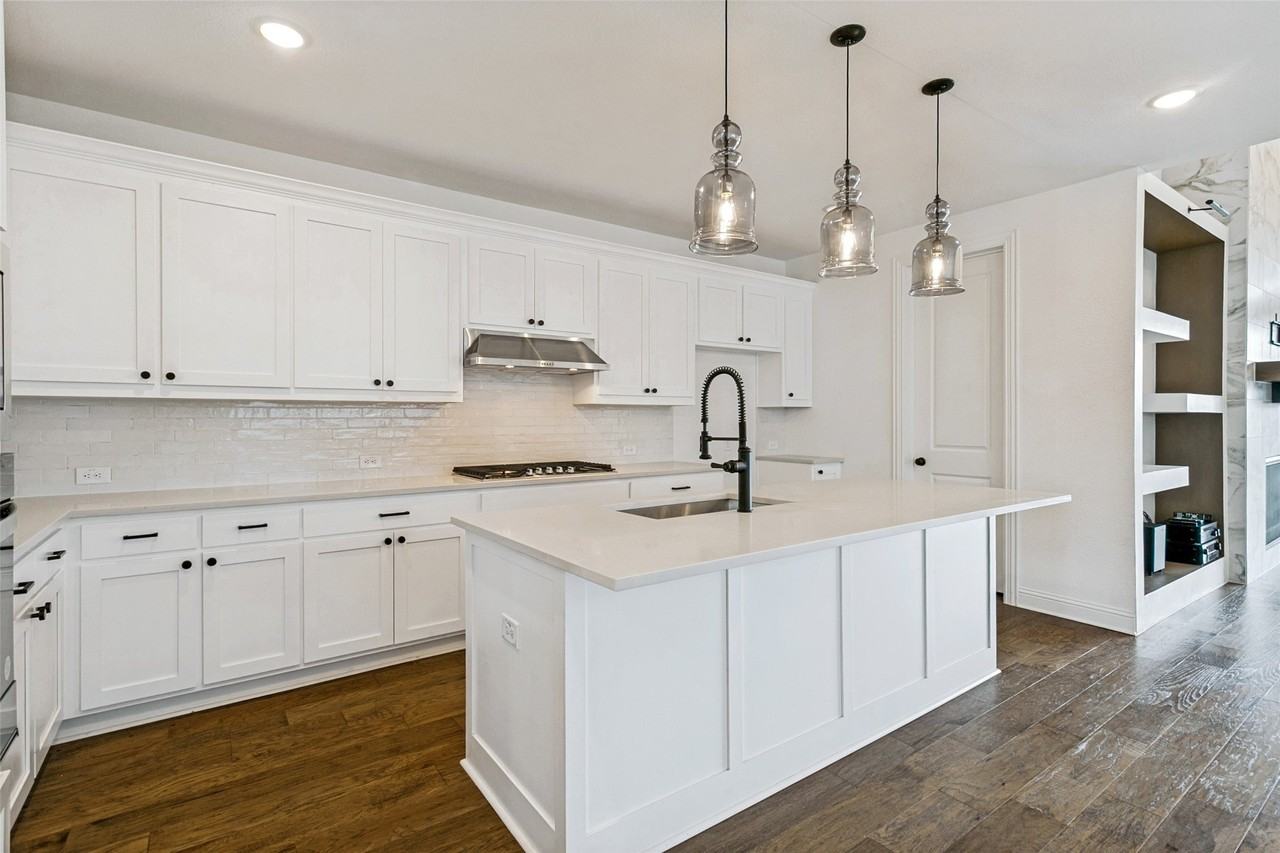 1508 Larson Ln - Photo 4 of 25