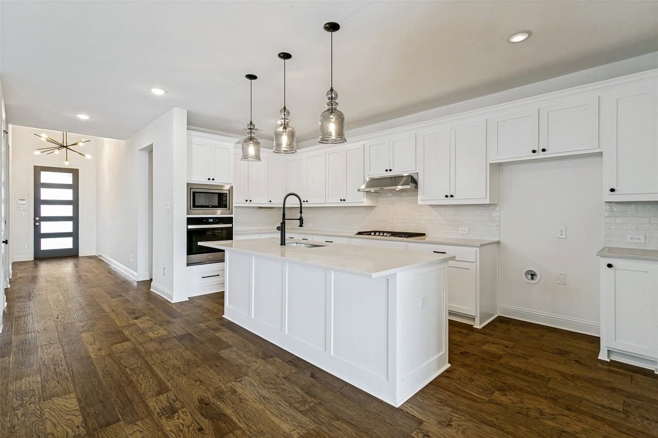 1508 Larson Ln - Photo 5 of 25