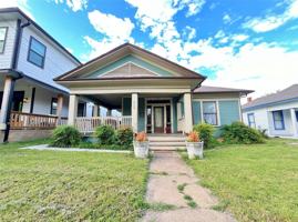 featured image of 828 W 8th St