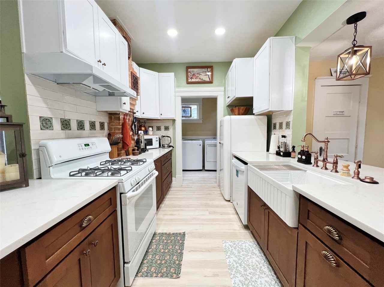 828 W 8th St - Photo 7 of 21
