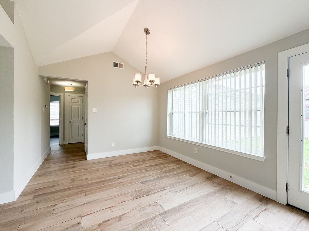 351 Parkwood Ln - Photo 3 of 15