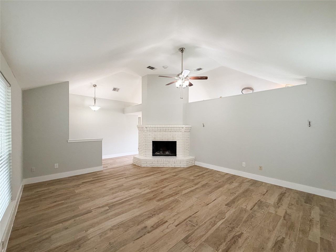 351 Parkwood Ln - Photo 6 of 15