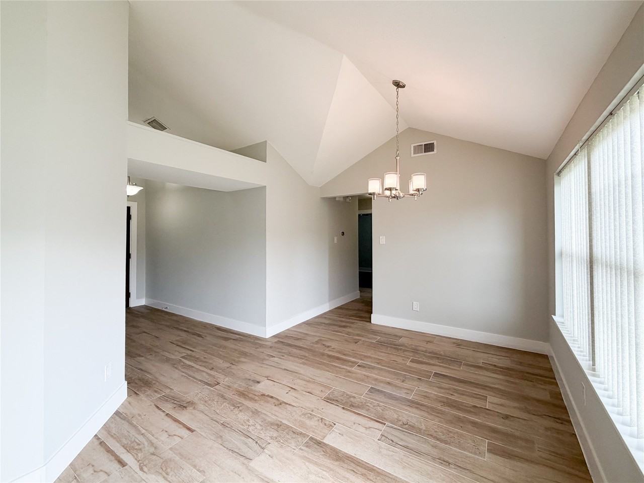 351 Parkwood Ln - Photo 7 of 15