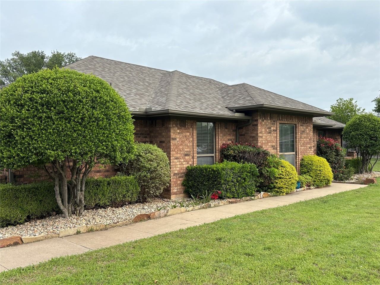 10694 Rose Garden Ct - Photo 2 of 24